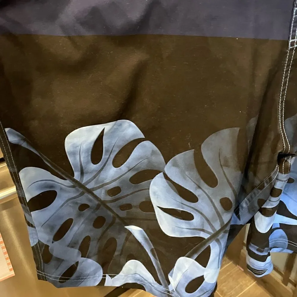 NWT Roundtree & Yorke Swim Trunks - Picture 2 of 7